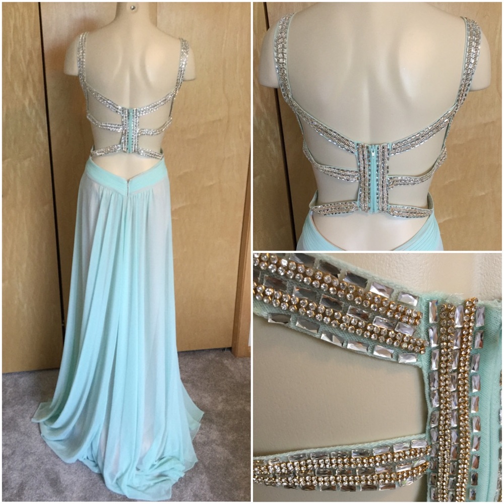 Terani Couture Exclusive design $100 - Picture 4 of 12